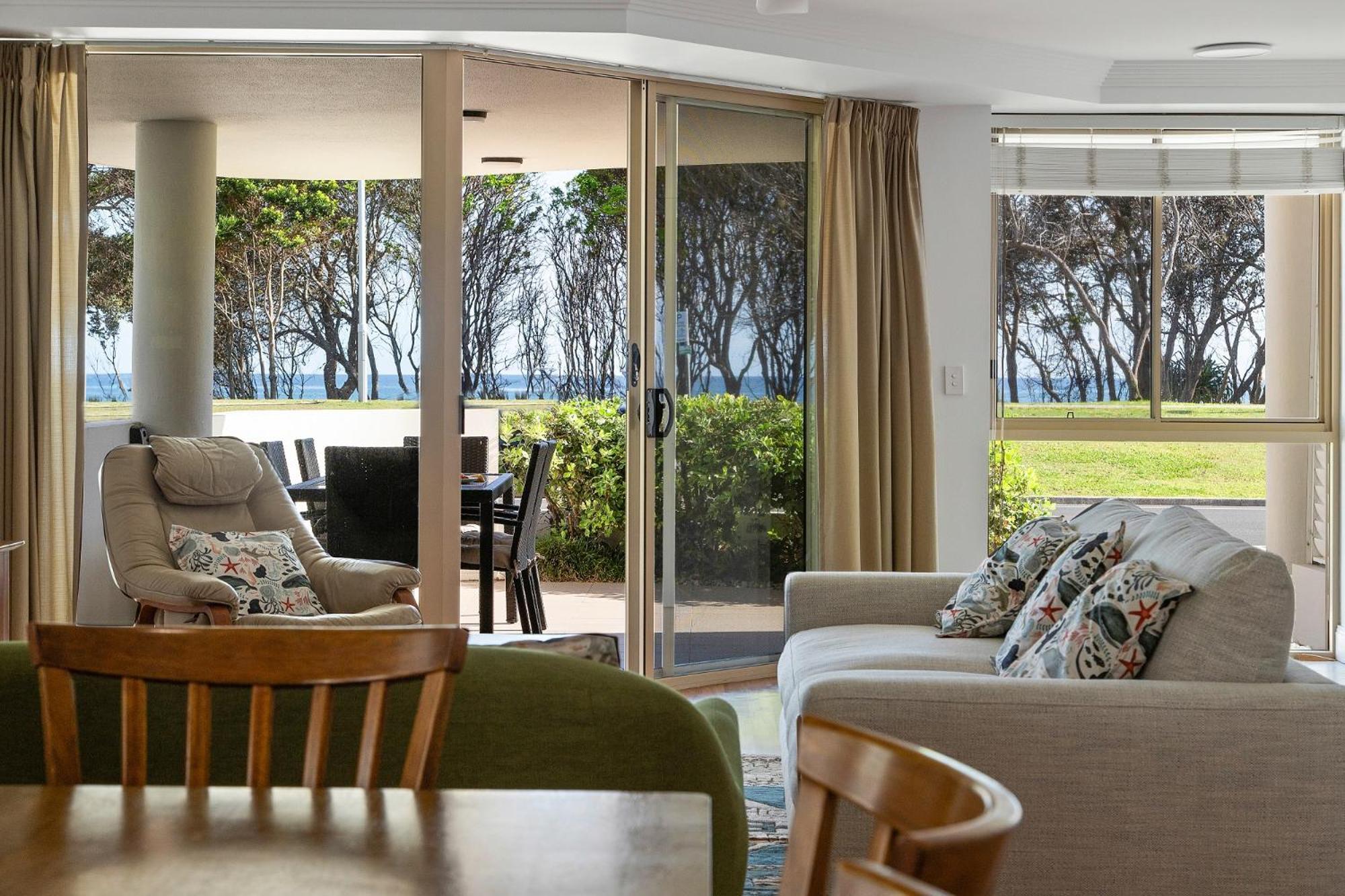 Waterview Beachside - Palms 2 Holiday home *
